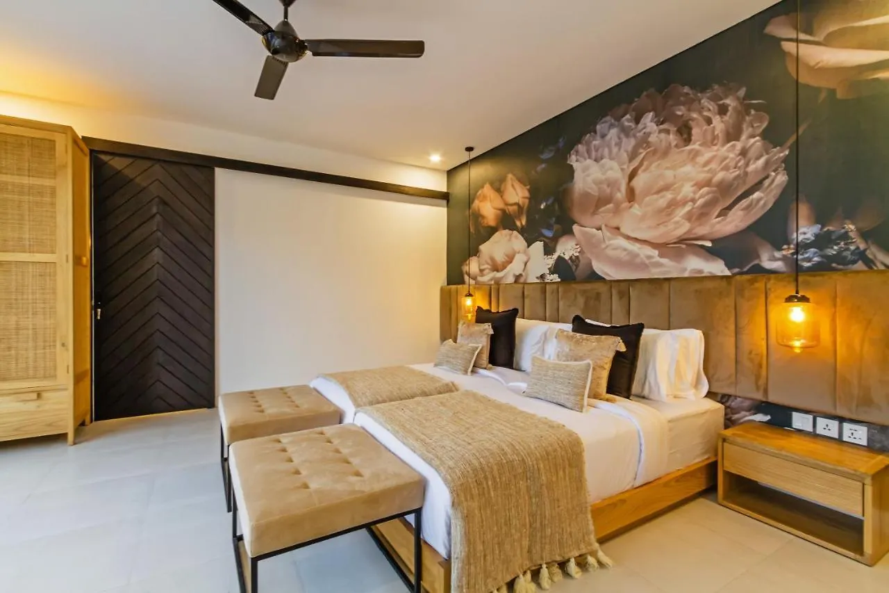 Villa The Botanical 6 Bed Luxury 900 Meter From Beach Seminyak